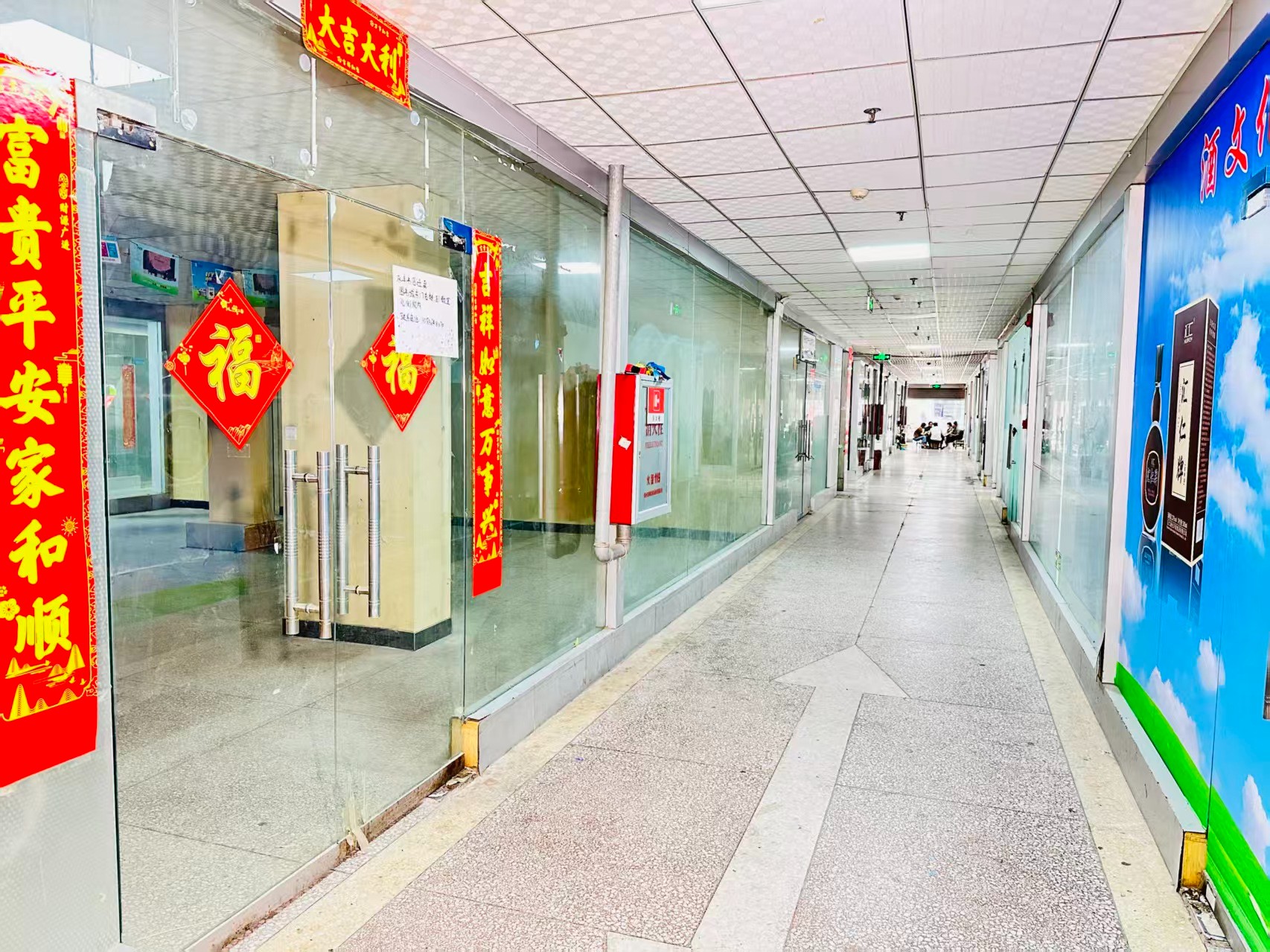 博学路园区位于洛阳市老城区春都路商贸核心区域，周边商业氛围成熟，交通便利，配套完善。依托传统副食品商贸资源，园区具备良好的经营基础和人气优势，是企业办公、商品展示、批发零售及创业发展的理想选择。